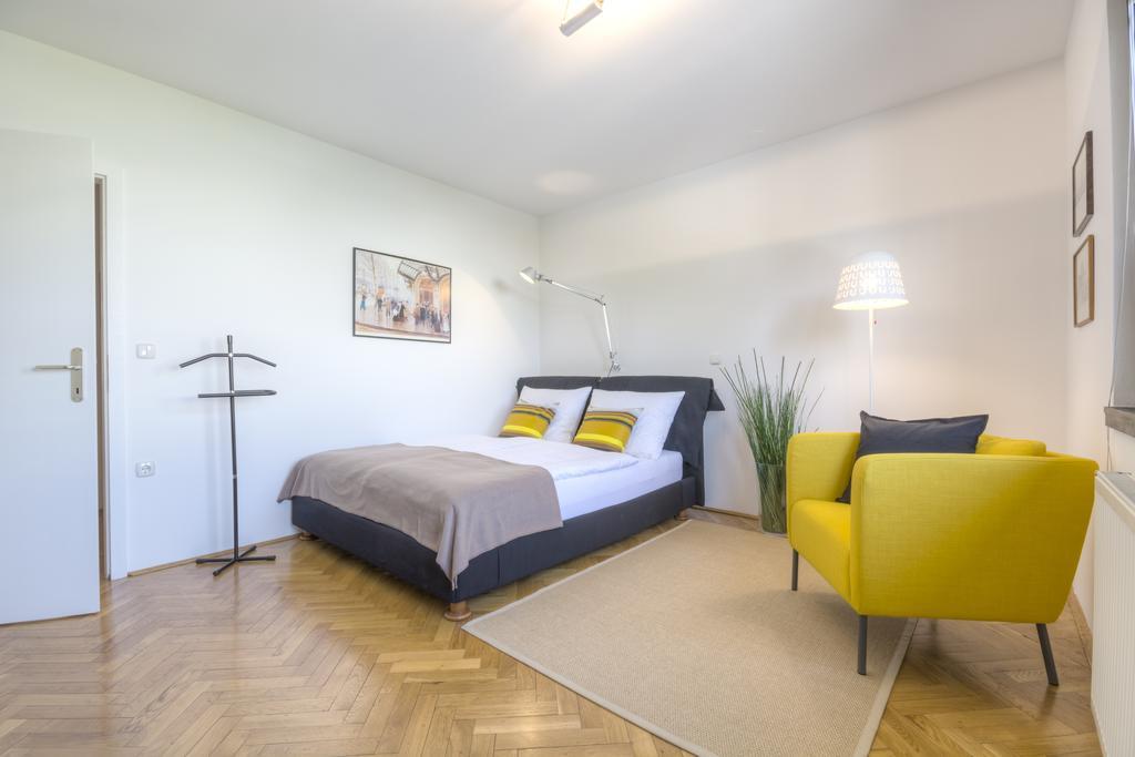 Apartments Fine Ziherlova Ljubljana Bilik gambar